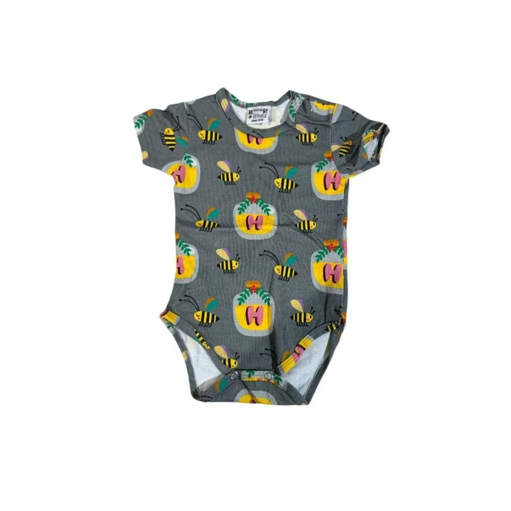Raspberry Republic Hi Honey Organic Short Sleeve Baby Body Suit Size 6-9 Months